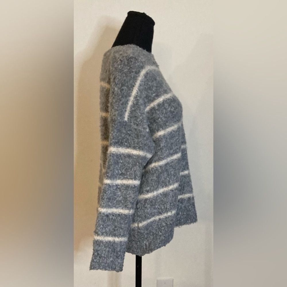 Dreamers by Debut Grey White Striped Boucle Knit Sweater C9849 Womens SM - Picture 3 of 8